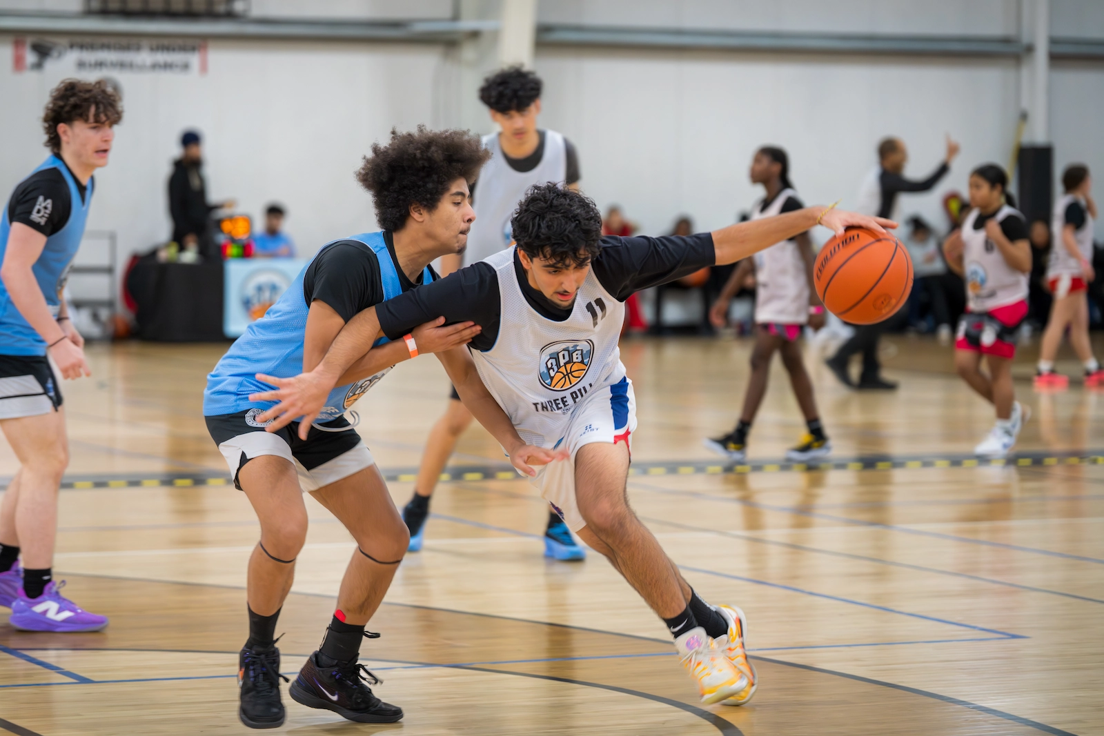 Intense crossover and defense between two players at 3PB tournament